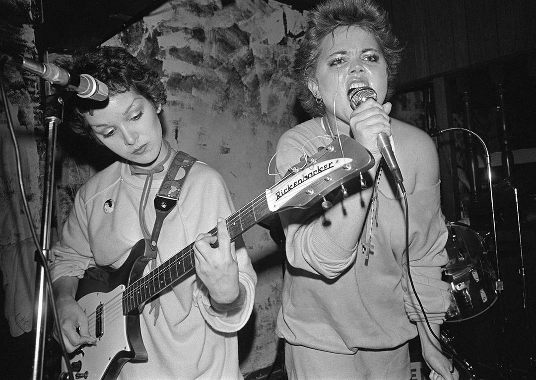 From punk clubs to packed crowds. Belinda’s vocals and Jane’s guitar shaped their sound.